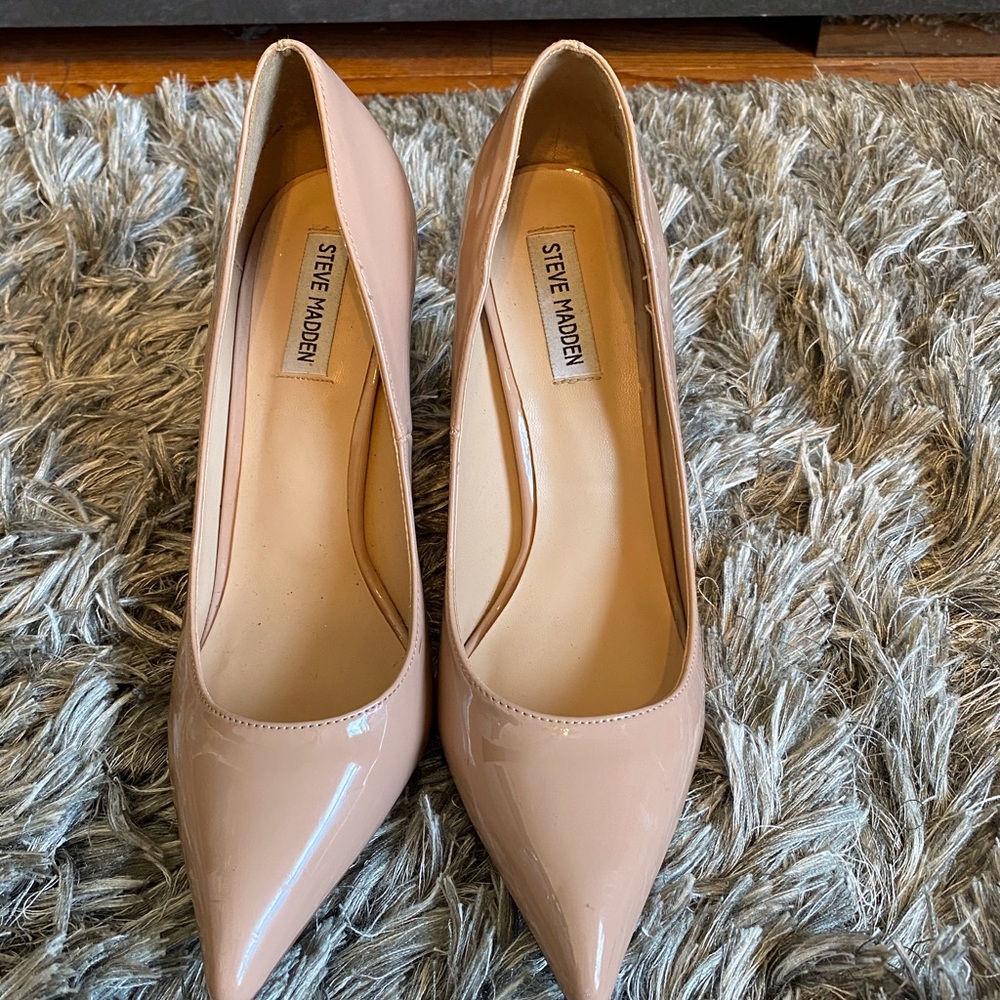 Nude Steven Madden Pumps